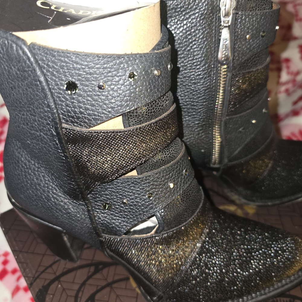 Elegant Black and Gold Heeled Boots